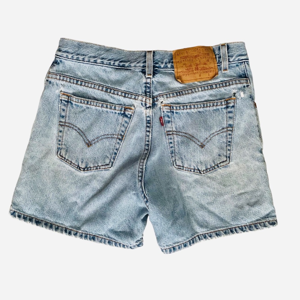 Levi’s True Vintage 80’s High Waisted Mom Jean Light Wash Destroyed Shorts 30”